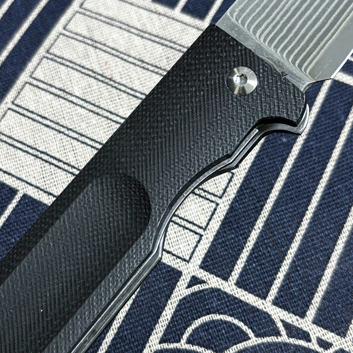 Japanese-origin Takeshi Saji Folding Knife: Damascus SG2 Powdered Steel, Handcrafted, G10 Handle.