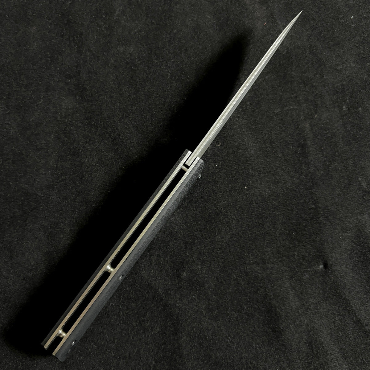 Japanese-origin Takeshi Saji Folding Knife: Damascus SG2 Powdered Steel, Handcrafted, G10 Handle.
